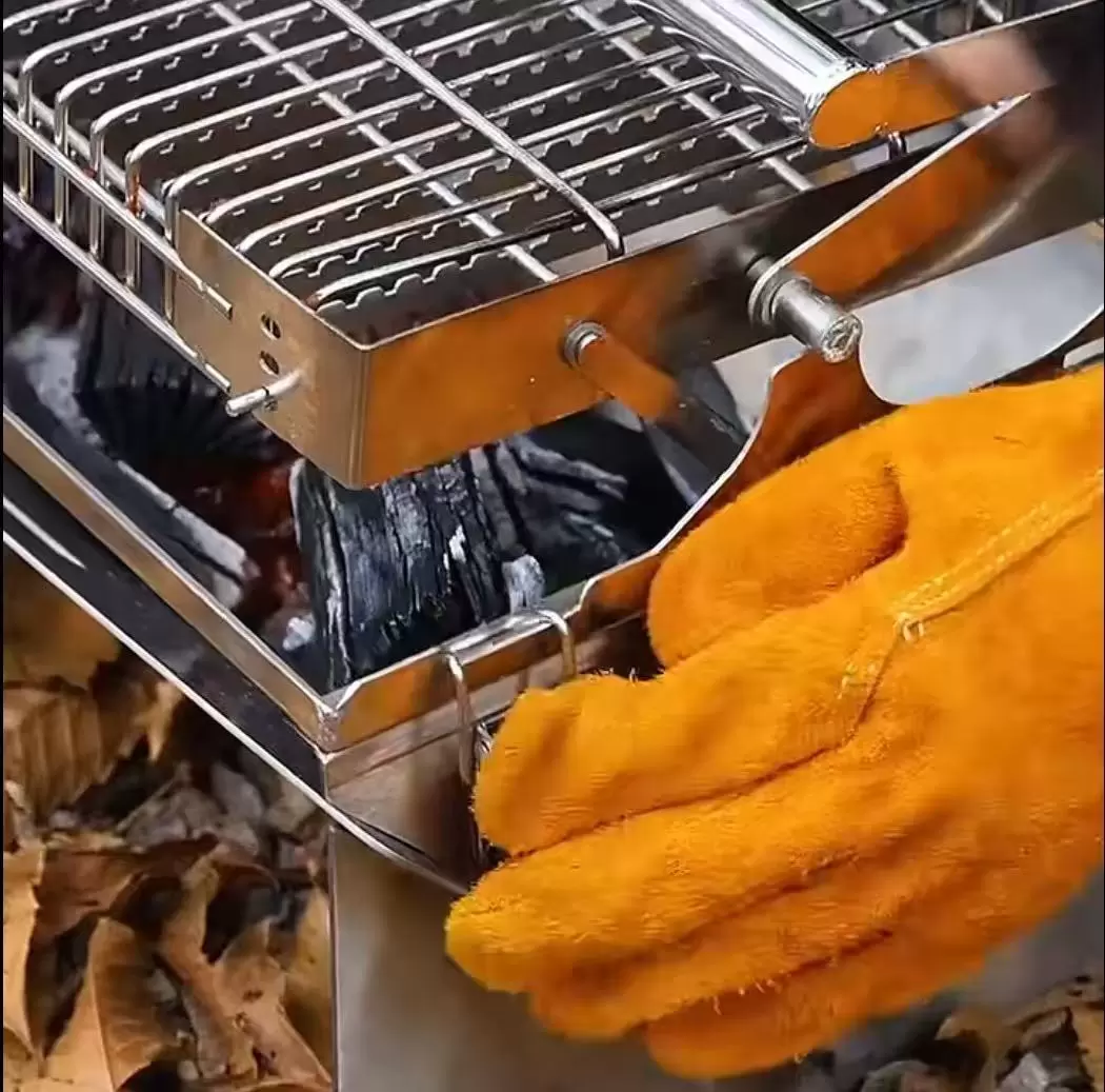Extremely rotating folding charcoal grill
