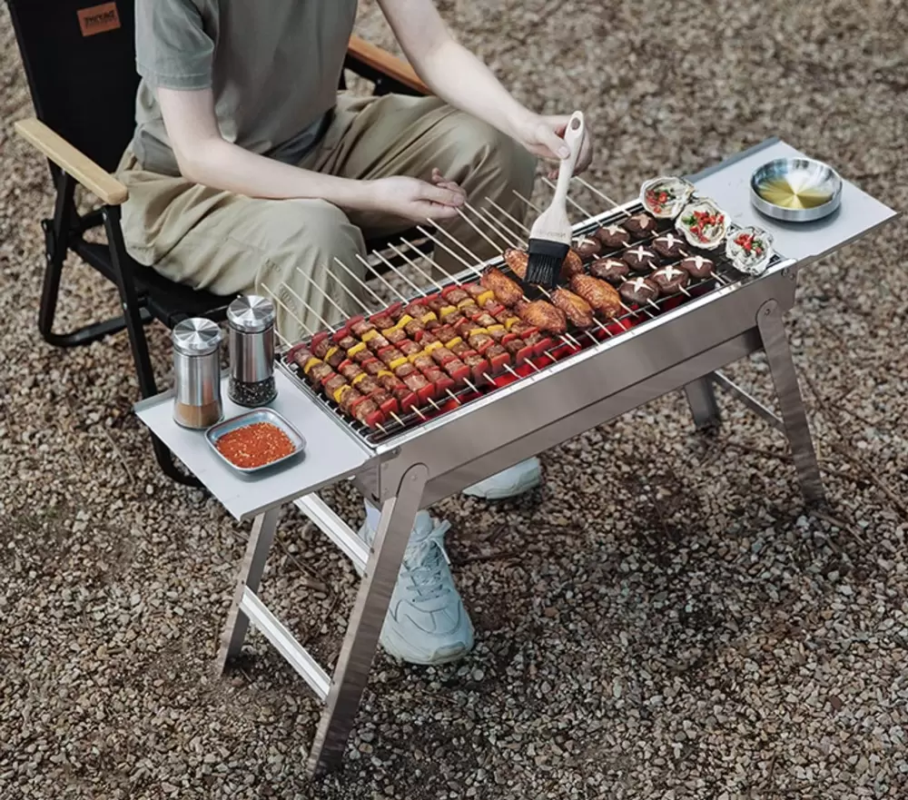 Minimalist folding charcoal barbecue stove