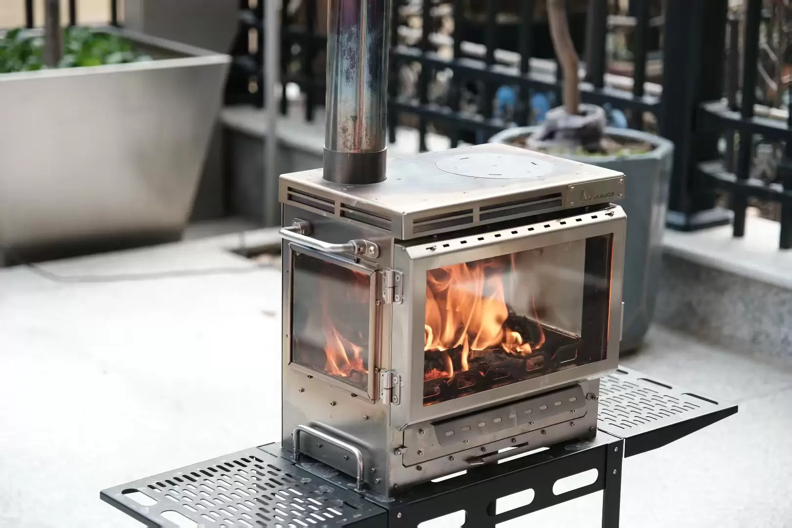 Multi-scene adaptive static burning tent furnace